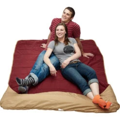 Kelty Shindig Blanket | Canyon Brown/Garnet Red/Lava 20 Kelty Shindig Blanket | Canyon Brown/Garnet Red/Lava -Kelty Camp Gear Haven ShindigBlanket canyonBrn lava feature4 KL17