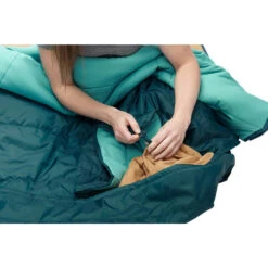 Kelty Shindig Blanket | Deep Teal/Latigo Bay -Kelty Camp Gear Haven ShindigBlanket deepTeal latigoBay feature3 KL17